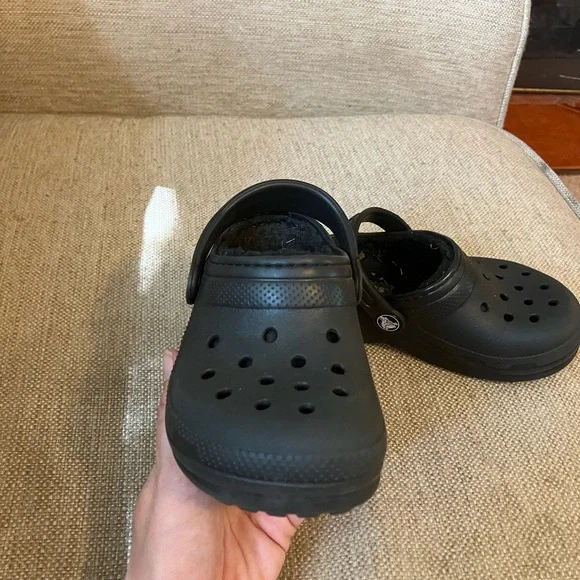 Black fur lined crocs - Picture 2 of 5
